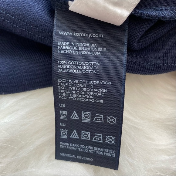 Tommy Hilfiger | Long Sleeve V-Neck Navy Embroidered Top | Large - Picture 4 of 4